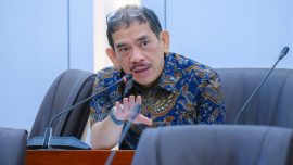 Anggota Komisi VI DPR RI Asep Wahyuwijaya saat RDP bersama Pelni, ASDP, dan DAMRI di Kompleks Parlemen Senayan, Jakarta, mendorong transformasi bisnis BUMN transportasi agar tidak bergantung pada subsidi negara.