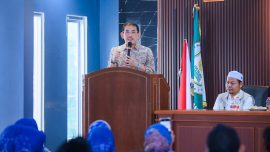 Anggota MPR RI Asep Wahyuwijaya saat menyampaikan materi penguatan demokrasi substantif dan etika berbangsa dalam kegiatan penyerapan aspirasi masyarakat di Cisarua, Kabupaten Bogor.