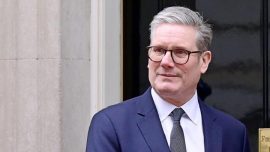 Perdana Menteri Inggris Keir Starmer mengumumkan pengunduran dirinya setelah tekanan dari internal Partai Buruh meningkat usai kekalahan dalam pemilihan Mei 2026.