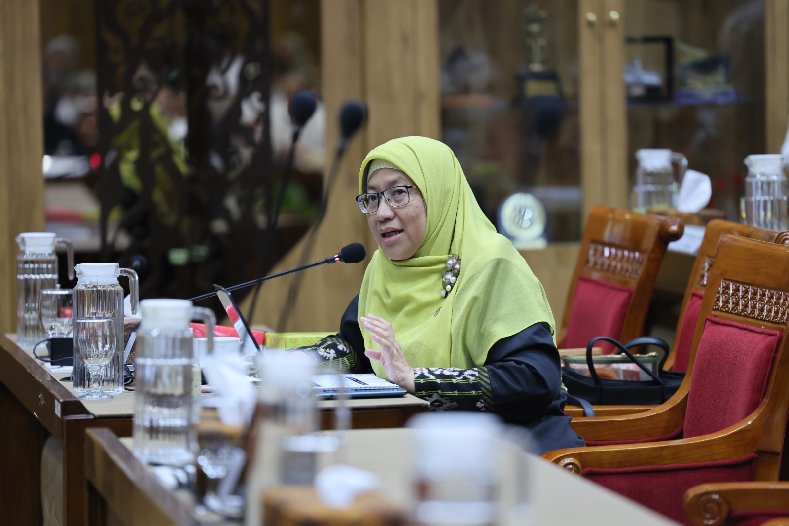 Anggota Komisi X DPR RI Ledia Hanifa Amaliah saat rapat dengan BRIN membahas optimalisasi pinjaman dan hibah luar negeri untuk riset nasional.