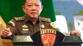 Mantan Jampidsus Febrie Adriansyah ditetapkan sebagai tersangka kasus dugaan korupsi tata kelola batu bara oleh Kortastipidkor Polri.