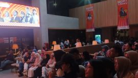 Suasana Night at the Library di Perpustakaan Jakarta Taman Ismail Marzuki yang dipadati ratusan pengunjung dalam perayaan HUT ke-4 Perpustakaan Jakarta.