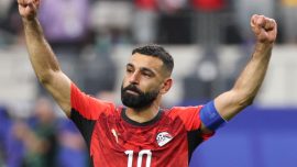 Media internasional menyoroti kontroversi keputusan wasit dan VAR saat Timnas Mesir menghadapi Argentina pada babak 16 besar Piala Dunia 2026.