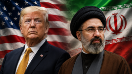 Presiden Donald Trump dan seorang ulama Iran dengan latar belakang bendera Amerika Serikat dan Iran yang menggambarkan meningkatnya ketegangan kedua negara.