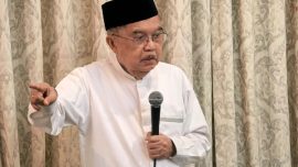 Jusuf Kalla meminta kepala daerah tidak hanya bergantung pada transfer APBN dari pemerintah pusat dan mendorong investasi daerah.