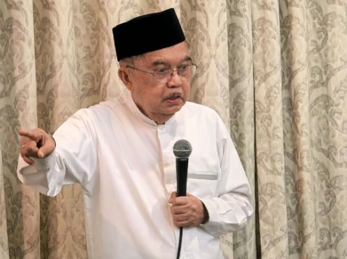 Jusuf Kalla meminta kepala daerah tidak hanya bergantung pada transfer APBN dari pemerintah pusat dan mendorong investasi daerah.